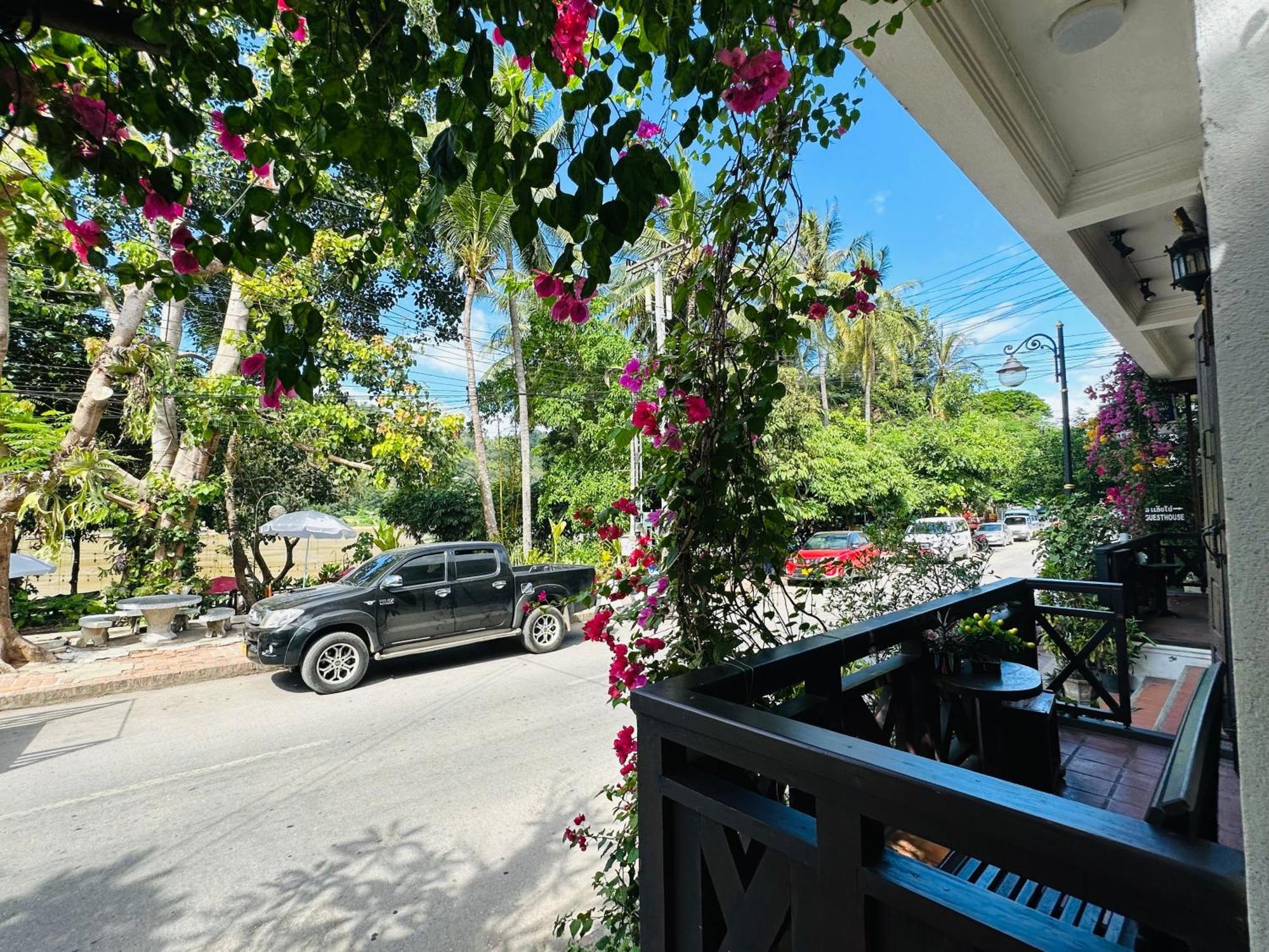 Anisa Mekong Riverside Villa Luang Prabang Exterior photo